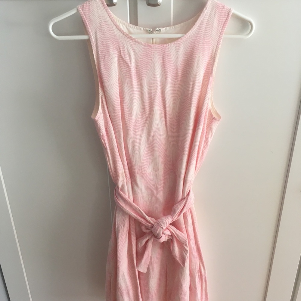 GAP summer dress pink/white geometric pattern with belted sash. Size small